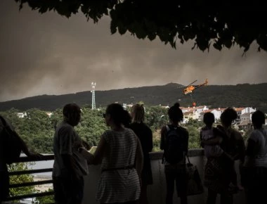 Για έβδομη μέρα μαίνεται η πυρκαγιά στην Πορτογαλία - Από χιλιόμετρα ορατός ο καπνός (φώτο)